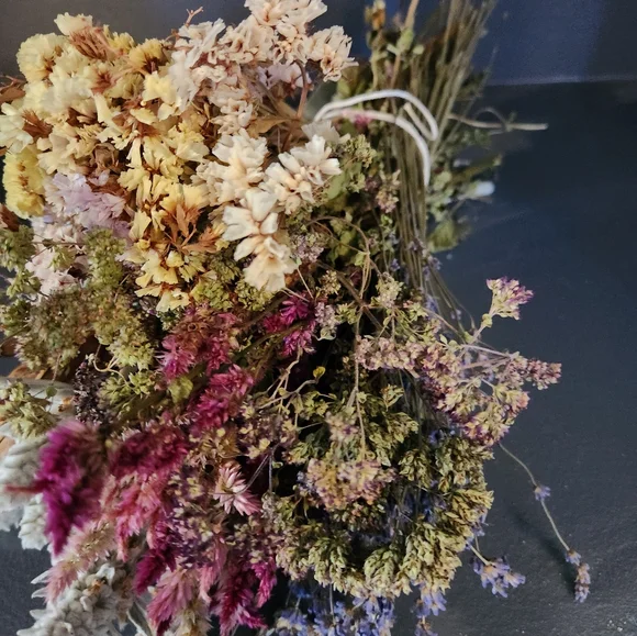 Real Dried Aromatic Flowers Over 16 Stems. - Picture 7 of 10